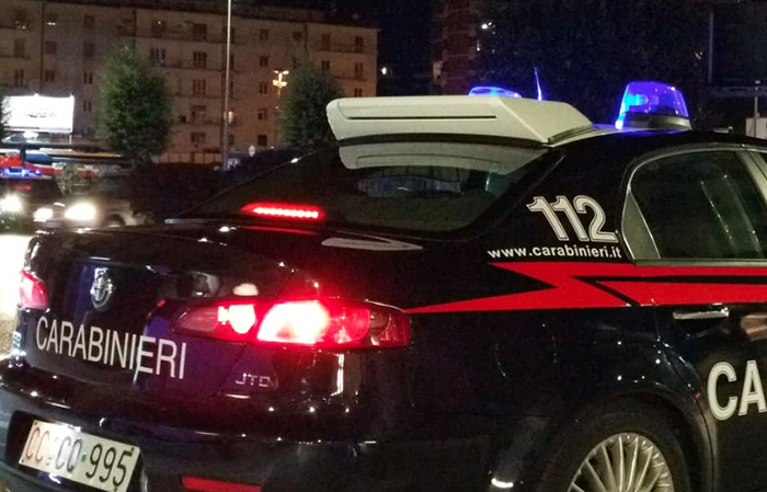 Ubriaco, appicca un incendio a Casale Corte Cerro e poi resta sul posto a spegnerlo